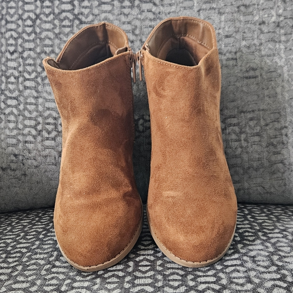 Cat & Jack Girls Camel, Suede Ankle Boots, NWOT, Sz 5
